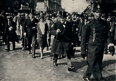 يوم الميزانية ، 1928 ، 1945. بواسطة غير معروف