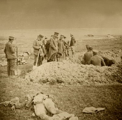 دفن الجثث ، Sainte-Marie-à-Py ، شمال فرنسا ، c1914-c1918. بواسطة غير معروف