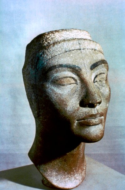 تمثال نفرتيتي ، مصر ، 1375 ق بواسطة غير معروف