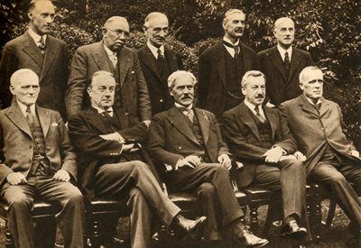 ديوان الحكومة الوطنية ، 1931 ، 1933. بواسطة غير معروف