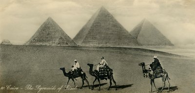 القاهرة: أهرامات الجيزة ، c1918-c1939. بواسطة غير معروف