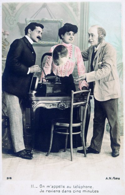 اتصل بي على الهاتف ، سأعود في خمس دقائق ، c1900 بواسطة غير معروف