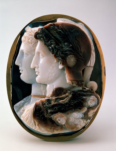 Cameo The Gonzaga Cameo مع الملك بطليموس الثاني ملك مصر وزوجته أرسينوي الأولى ، القرن الثالث قبل الميلاد بواسطة غير معروف