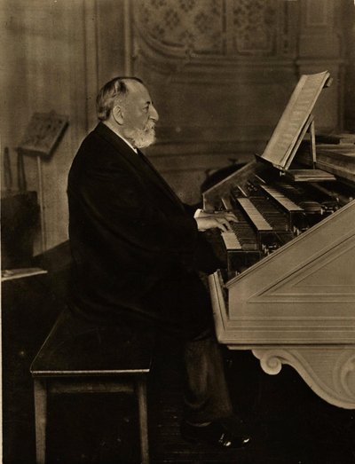 كاميل سانت ساينز 1835-1921 في الجهاز ، 1913. بواسطة غير معروف