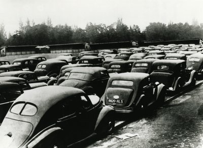 السيارات التي صادرها الألمان المحتلون ، فينسينز ، باريس ، 1940-1944 بواسطة غير معروف