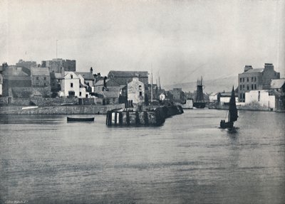 كاسلتاون - من الرصيف ، تظهر قلعة روشن ، 1895 بواسطة غير معروف