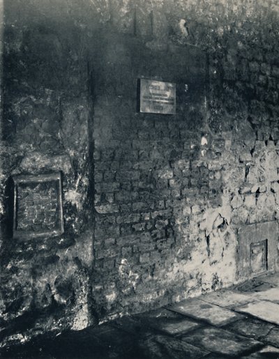 شارترهاوس. فتحة الطعام ومدخل خلية الرهبان ، في الدير ، 1925 بواسطة غير معروف
