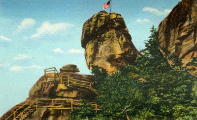 Chimney Rock and Rock Pile ، غرب ولاية كارولينا الشمالية ، 1942. بواسطة غير معروف