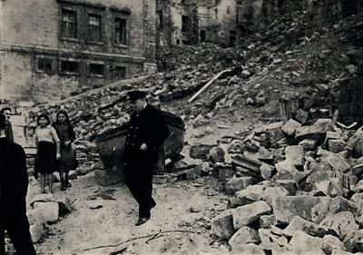 تشرشل يزور مالطا المعادية ، 1943 ، 1945. بواسطة غير معروف