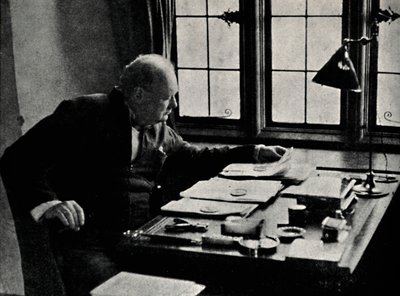 تشرشل في العمل ، 1940s ، 1945. بواسطة غير معروف