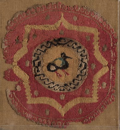 مقطع دائري مع نجمة ثمانية طائر وطيور ، 600 - 700s. بواسطة غير معروف