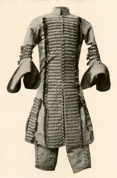 طبقة من المؤخرات الحريرية ومزينة بجديلة فاخرة ، c1680 ، 1937. بواسطة غير معروف