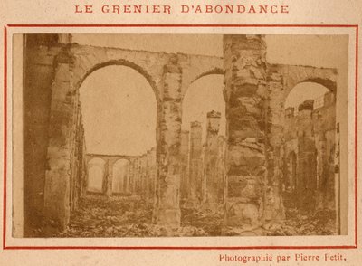 Commune of Paris (1871): view of the ruins of the Grenier d