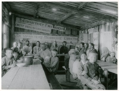 الجماعية الشيوعية للزراعة ، اتحاد الجمهوريات الاشتراكية السوفياتية ، في وقت مبكر 1930s بواسطة غير معروف