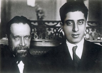 الملحنين نيكولاي مياسكوفسكي وأرام خاتشاتوريان ، 1933 بواسطة غير معروف