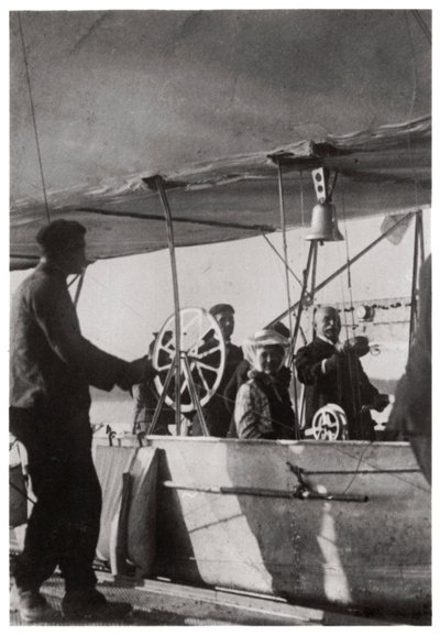 الكونت زيبلين مع ابنته في جندول زيبلين LZ3 ، ألمانيا ، c1906-1908 1933 بواسطة غير معروف