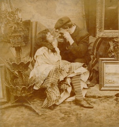 زوجان يشعلان سيجارة من بعضهما البعض ، 1900 بواسطة غير معروف