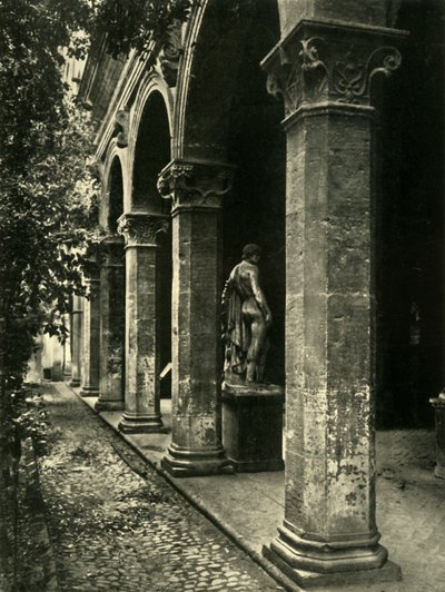 فناء Palazzetto Venezia ، روما ، إيطاليا ، 1908. بواسطة غير معروف