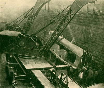 الرافعات في العمل بعد وقوع حادث ، 1930. بواسطة غير معروف
