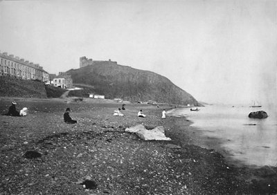 Criccieth - منظر للشاطئ والقلعة ، 1895 بواسطة غير معروف