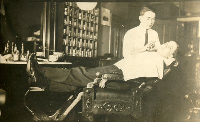 الحلاق الكوبي ، 1930s. بواسطة غير معروف