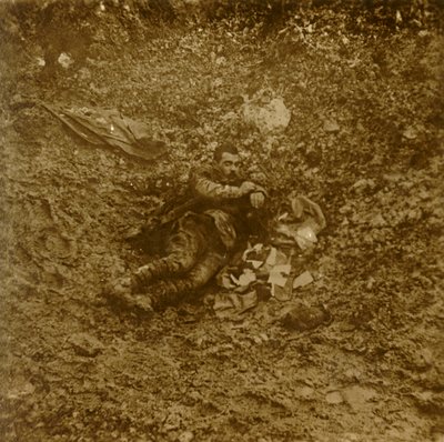 جندي ألماني ميت ، فردان ، شمال فرنسا ، c1914-c1918 بواسطة غير معروف