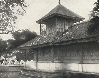 Dewale s. اللوحة 58 في داجوبا السن المقدس في كاندي ، 1926 بواسطة غير معروف