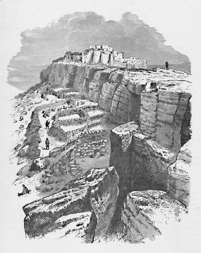 منظر بعيد لموكوي ، مع حظائر الأغنام في المقدمة ، 1883 بواسطة غير معروف