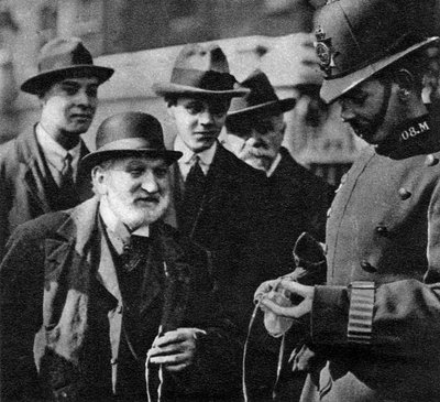 توزيع أموال النقود ، الخميس قبل عيد الفصح ، برج لندن ، 1926-1927 بواسطة غير معروف