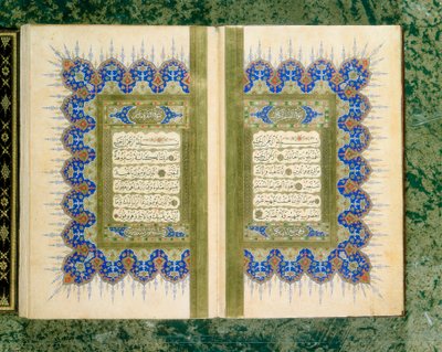 صفحة مزدوجة منتشرة من القرآن الكريم بزخارف هامشية ، 1867 بواسطة غير معروف