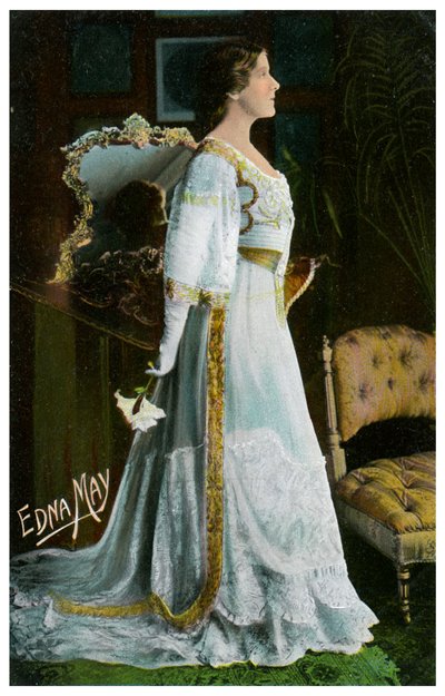 إدنا ماي ، الممثلة والمغنية الأمريكية ، c1900-1919 بواسطة غير معروف