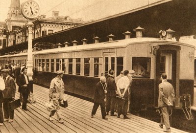 قطار كهربائي متعدد الوحدات ، موسكو ، اتحاد الجمهوريات الاشتراكية السوفياتية ، 1920s بواسطة غير معروف