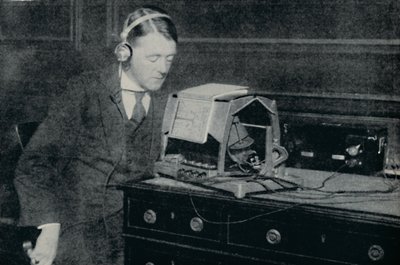الكهرباء تحول العالم المطبوع إلى صوت للمكفوفين ، c1935 بواسطة غير معروف