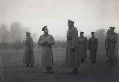 الإمبراطور نيكولاس الثاني والدوق الأكبر نيكولاي نيكولايفيتش في بارانوفيتشي ، سبتمبر 1914 ، 1914 بواسطة غير معروف