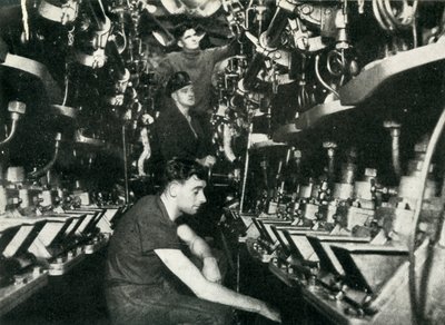 غرفة محرك غواصة بريطانية ، الحرب العالمية الثانية ، 1945. بواسطة غير معروف