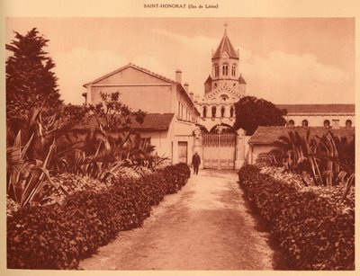 مدخل الدير ، سانت أونرات ، 1930. بواسطة غير معروف