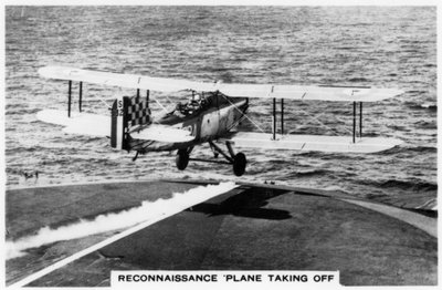 طائرة استطلاع Fairey III F مأخوذة من حاملة الطائرات HMS Courageous ، 1937 بواسطة غير معروف