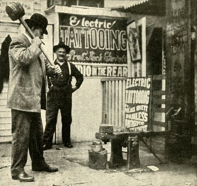 جاذبية أرض المعارض ، 1910. بواسطة غير معروف