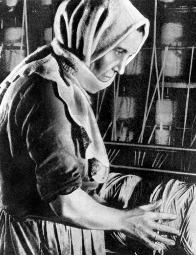 عاملة مصنع ، موسكو ، 1936 بواسطة غير معروف