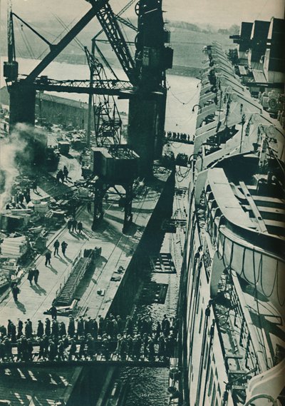 حوض التجهيز في جون براون وساحة الشركة لبناء السفن في Clydebank ، 1937 بواسطة غير معروف