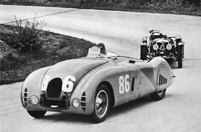 سباق الجائزة الكبرى الفرنسي ، 1936: بوجاتي جديدة مبسطة ، تليها رايلي ، 1936 ، 1937 بواسطة غير معروف