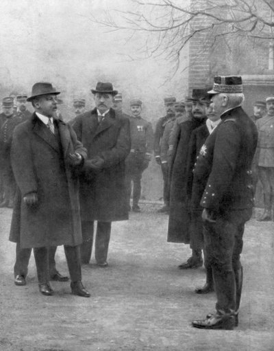 اجتماع الرئيس الفرنسي ريمون بوينكير الجنرال جوزيف جوفر ، 1914. بواسطة غير معروف