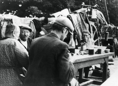 اللاجئون الفرنسيون والبلجيكيون ، رامبوييه ، فرنسا ، 16 يوليو 1940 بواسطة غير معروف