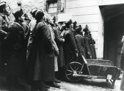 الجنود الفرنسيون في سينما الجيش ، فرنسا ، 1940 بواسطة غير معروف