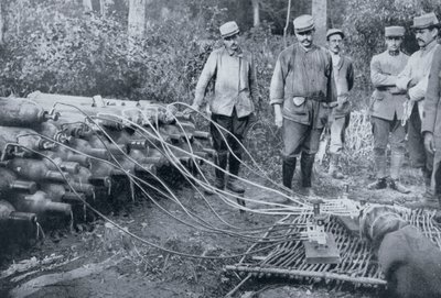 جنود فرنسيون بإسطوانات غاز ، الحرب العالمية الأولى ، 1915 بواسطة غير معروف