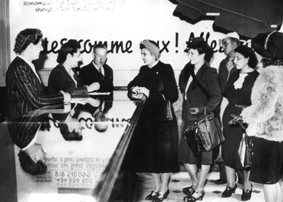 تجنيد النساء الفرنسيات للعمل الحربي في ألمانيا ، 1940-1944 بواسطة غير معروف