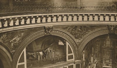 من التاج إلى قاعدة Londons Vast Cathedral: The Whispering Gallery ، c1935. بواسطة غير معروف