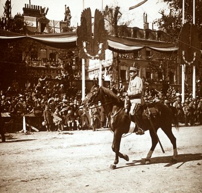 الجنرال تولورج في موكب النصر ، باريس ، فرنسا ، c1918-c1919 بواسطة غير معروف