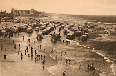 منظر عام للحبلا في وقت الاستحمام ، c1928 بواسطة غير معروف