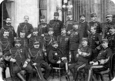 جورج بولانجر ، الجنرال والسياسي الفرنسي ، مع ضباط الجيش الآخرين ، 1888 بواسطة غير معروف
